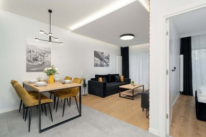 Modern Apartment with Balcony | Parking | Close to MTP