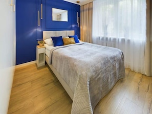 Iron/ironing board, travel cot, WiFi, bed sheets