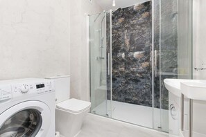 Shower, hair dryer, towels, shampoo