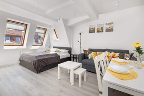 Skrivebord, strykejern/-brett, wi-fi og sengetøy