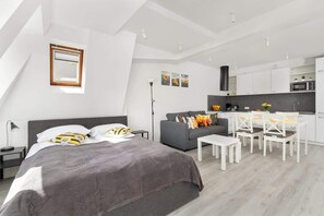 办公桌、熨斗/熨衣板、旅行婴儿床、WiFi