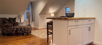 Cozy 2-bedroom retreat in the heart of Lafayette