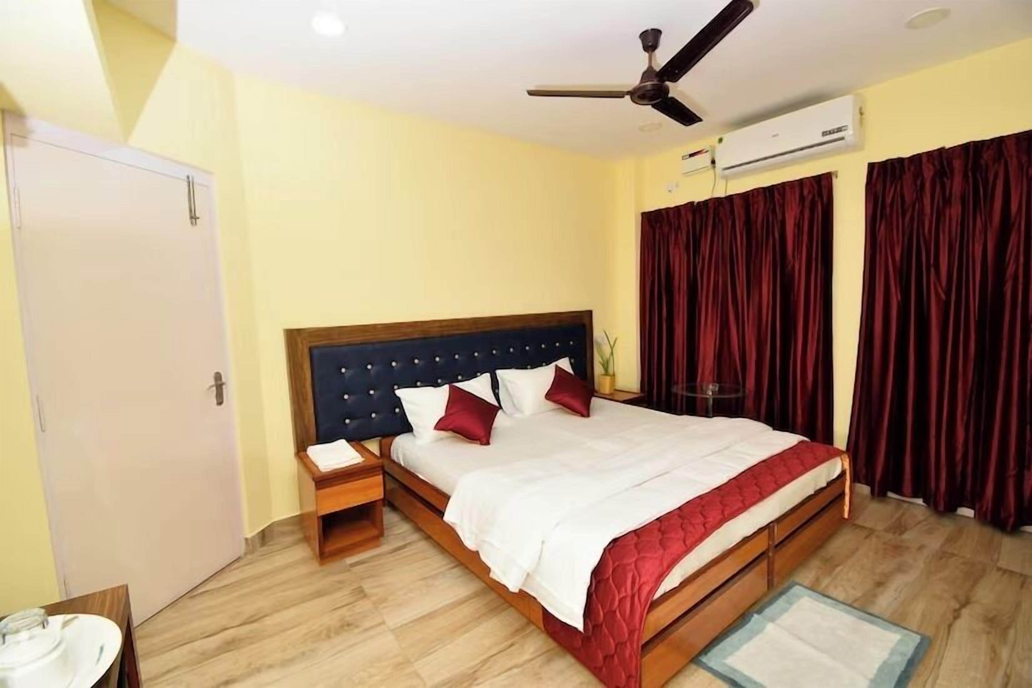 Classic Room | Premium bedding, pillow-top beds, laptop workspace, free WiFi