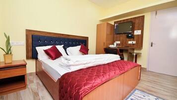 奢華客房 | 高級寢具、舒適加層、筆電工作空間、免費無線上網