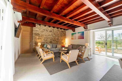 Reverence Villas Caldelas