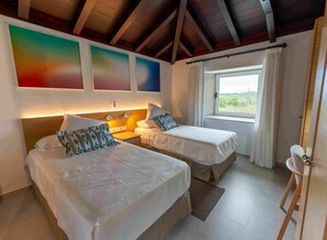 6 bedrooms, iron/ironing board, free WiFi