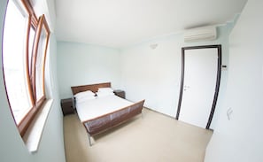 1 chambre, fer et planche Ă repasser, draps fournis
