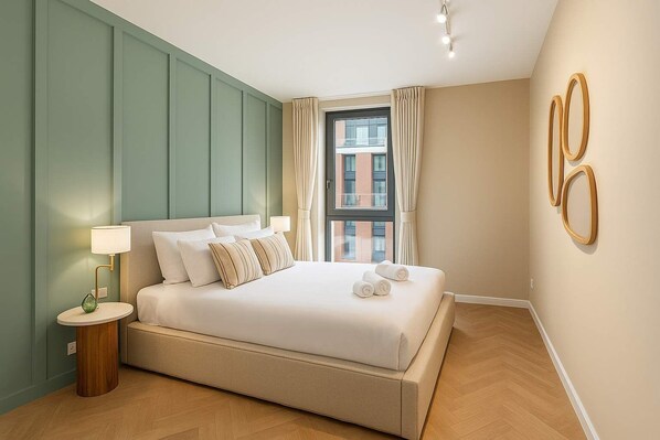 3 Schlafzimmer, Schreibtisch, Bügeleisen/Bügelbrett, Reisekinderbett