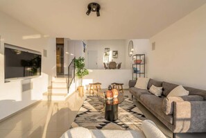 TV, offices - #SeaFront 3Bedrooms Duplex w/ POOL (Herzliya)