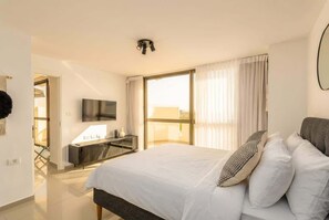 3 camere, una scrivania, ferro/asse da stiro, culla da viaggio