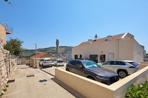 Free self parking - Hedera Estate, Hedera A48 (Dubrovnik)