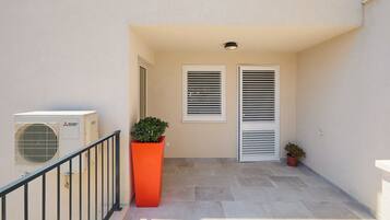 Apartment (2 Bedrooms) | Balcony