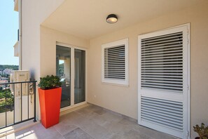 Apartment (2 Bedrooms) | Balcony