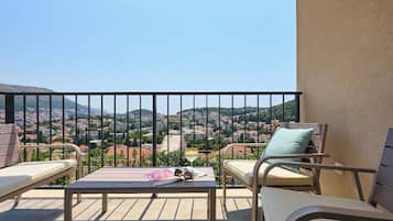 Apartment (2 Bedrooms) | Balcony