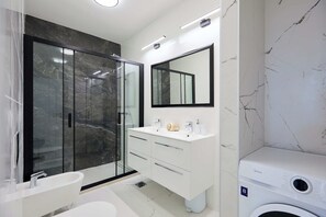 Appartement (2 Bedrooms) | Salle de bain | Papier de toilette