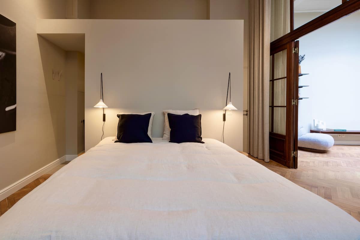 2 bedrooms, in-room safe, laptop workspace, blackout curtains