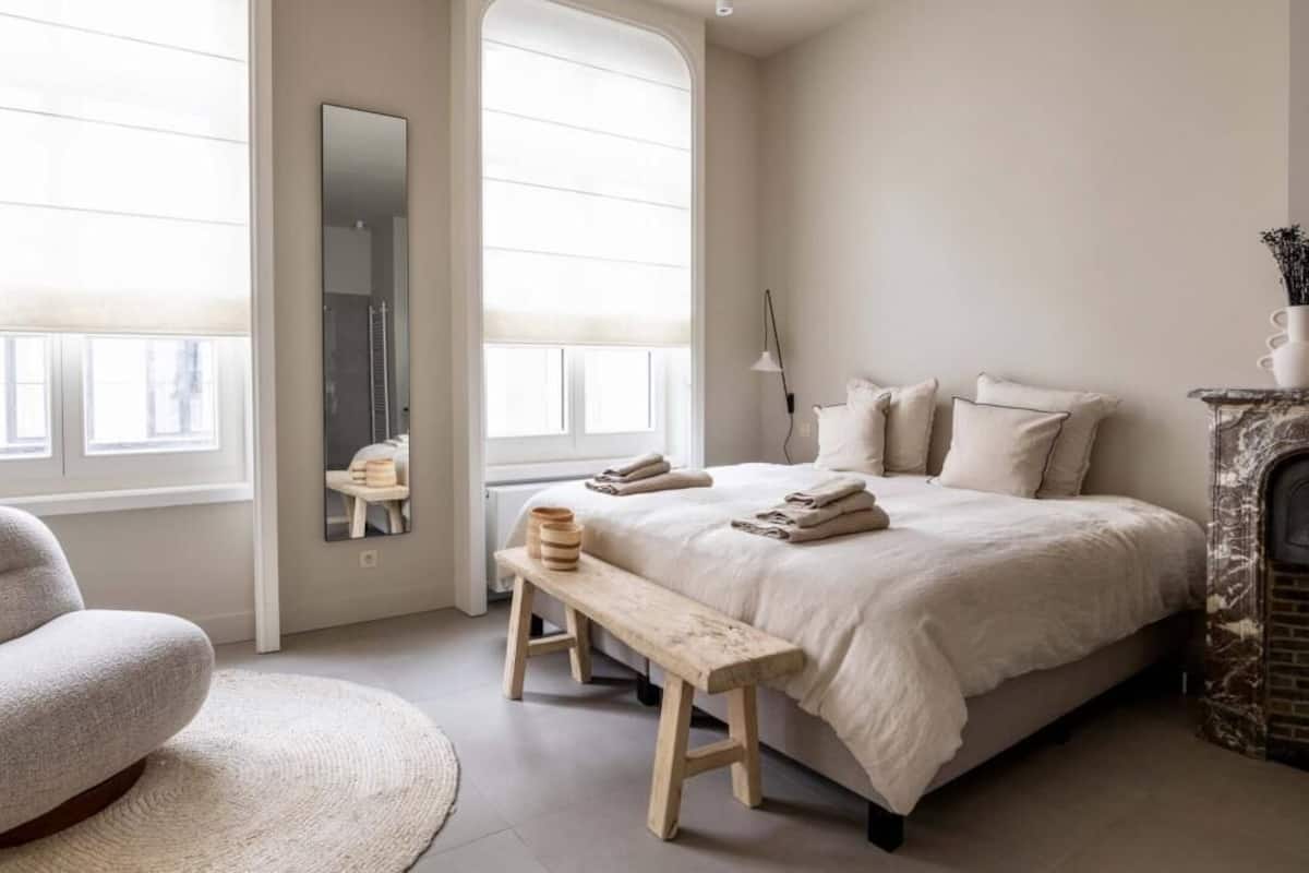 2 bedrooms, in-room safe, laptop workspace, blackout curtains