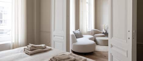 Suite, 1 Bedroom | 2 bedrooms, in-room safe, laptop workspace, blackout curtains
