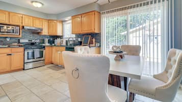 House (3 Bedrooms) | Interior