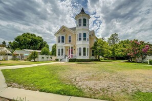 House (4 Bedrooms) | Interior - Modesto Mansion on 2 Acres - Great for Families! (Modesto)