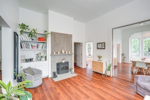 House (4 Bedrooms) | Interior - Modesto Mansion on 2 Acres - Great for Families! (Modesto)