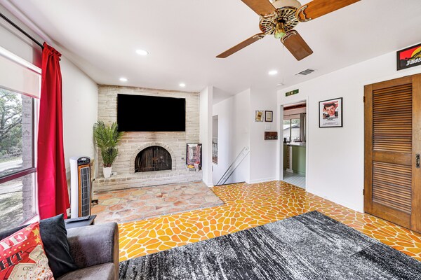 Unique & Stylish San Antonio Home W/ Deck! - San Antonio, TX