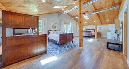 Peaceful Warrenville Home: 1 Mi to Herrick Lake!