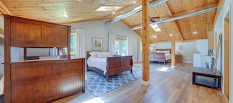Peaceful Warrenville Home: 1 Mi to Herrick Lake!