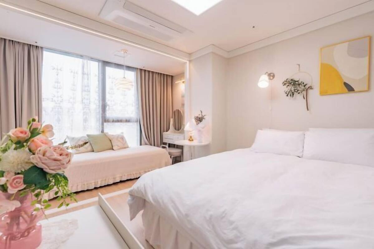 1 Schlafzimmer, Schreibtisch, laptopgeeigneter Arbeitsplatz