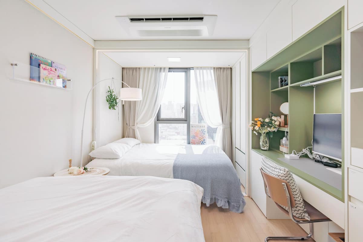 Studio Suite Keluarga | 1 kamar tidur, meja kerja, dan ruang kerja ramah laptop