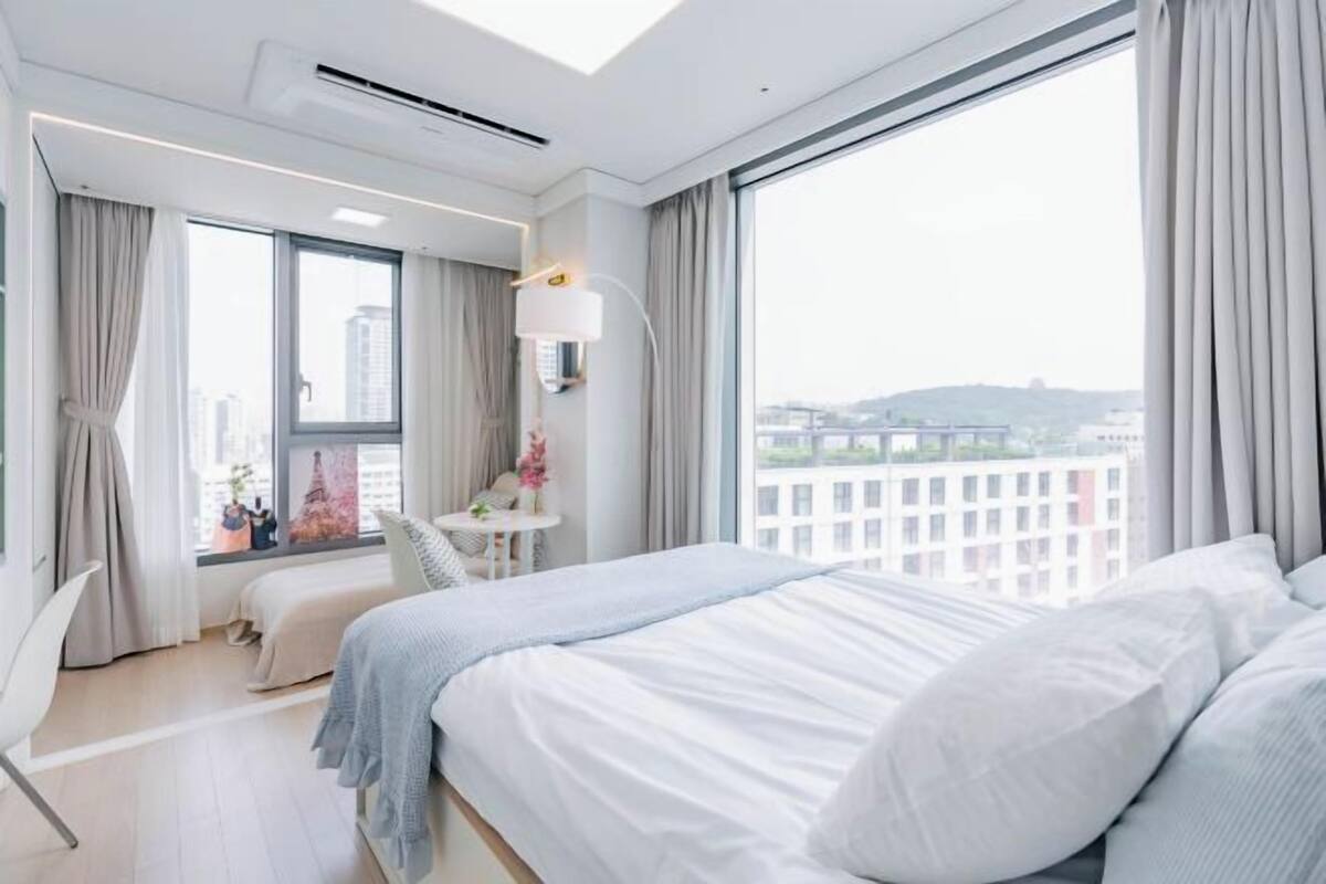 1 Schlafzimmer, Schreibtisch, laptopgeeigneter Arbeitsplatz
