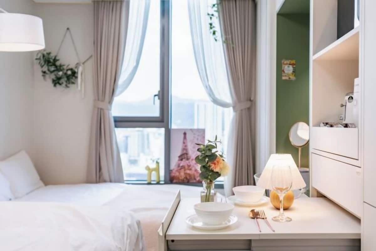1 Schlafzimmer, Schreibtisch, laptopgeeigneter Arbeitsplatz