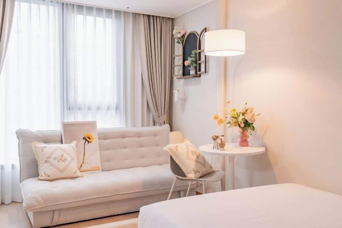 1 Schlafzimmer, Schreibtisch, laptopgeeigneter Arbeitsplatz