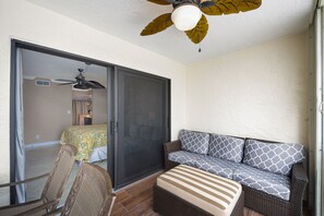 3 bedrooms, iron/ironing board, internet, bed sheets