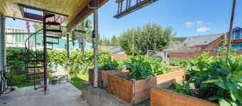 Walk to Water: Camano Home w/ Ocean-view Deck