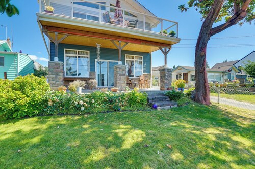Walk to Water: Camano Home w/ Ocean-view Deck