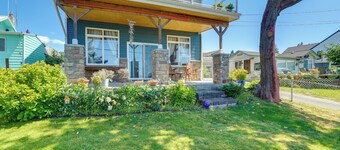 Walk to Water: Camano Home w/ Ocean-view Deck