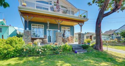 Walk to Water: Camano Home w/ Ocean-view Deck