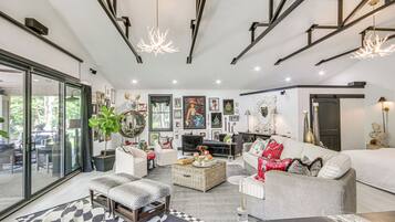 Apartment (0 Bedroom) | Interior