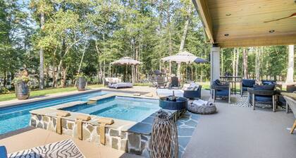 Lake Murray Studio w/ Pool & Hot Tub in Prosperity