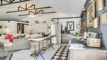 Apartment (0 Bedroom) | Bahagian dalam