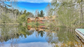 House (4 Bedrooms) | Exterior