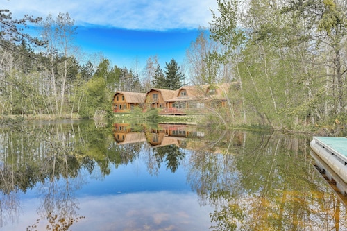 Indoor Pool & Hot Tub! Spacious Sterling Cabin