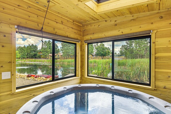 House (5 Bedrooms) | Interior - Pond Access & Private Dock: Lakeside Cabin (Lakeside)