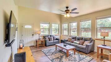 House (5 Bedrooms) | Interior