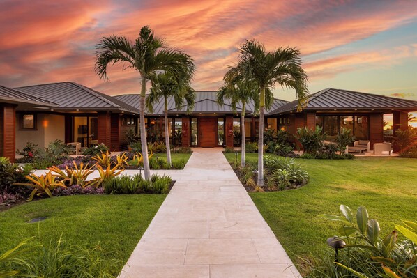 Exterior - Gorgeous Kauna'oa Home - 5BR, 6BA, 10-Minute Walk to Beaches! (Kamuela)