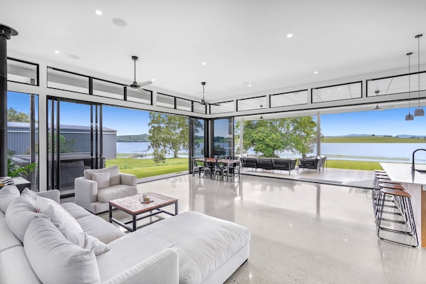 Smart TV, fireplace, DVD player, stereo