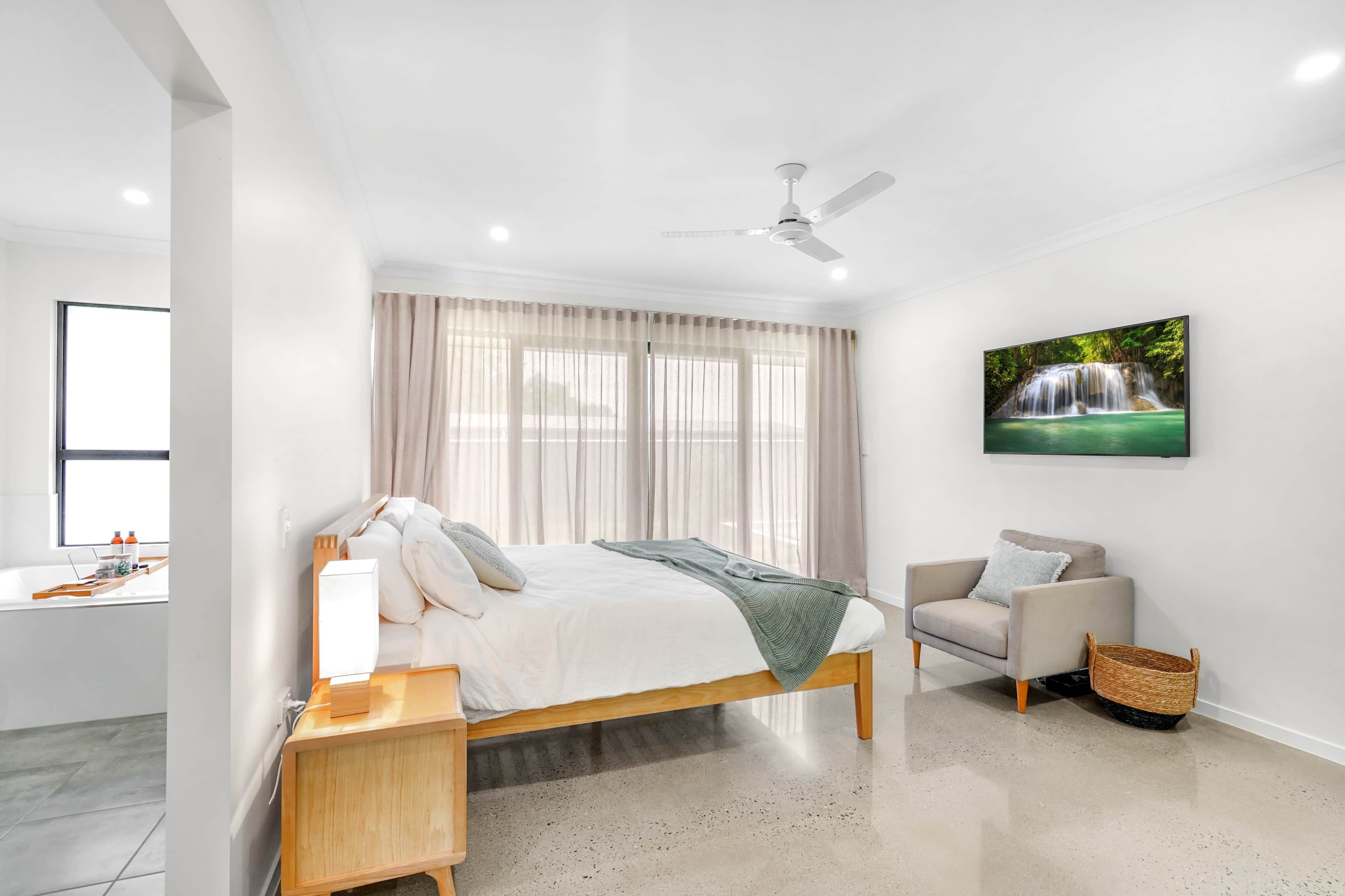 5 bedrooms, iron/ironing board, free WiFi, bed sheets