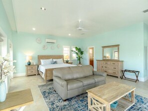 4 bedrooms, desk, iron/ironing board, travel crib