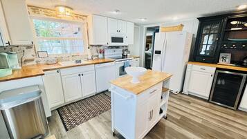 Microwave, stovetop, dishwasher, coffee/tea maker